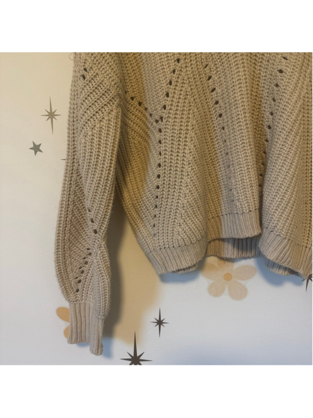 Cream V-neck Sweater Women’s - Picture 4 of 4